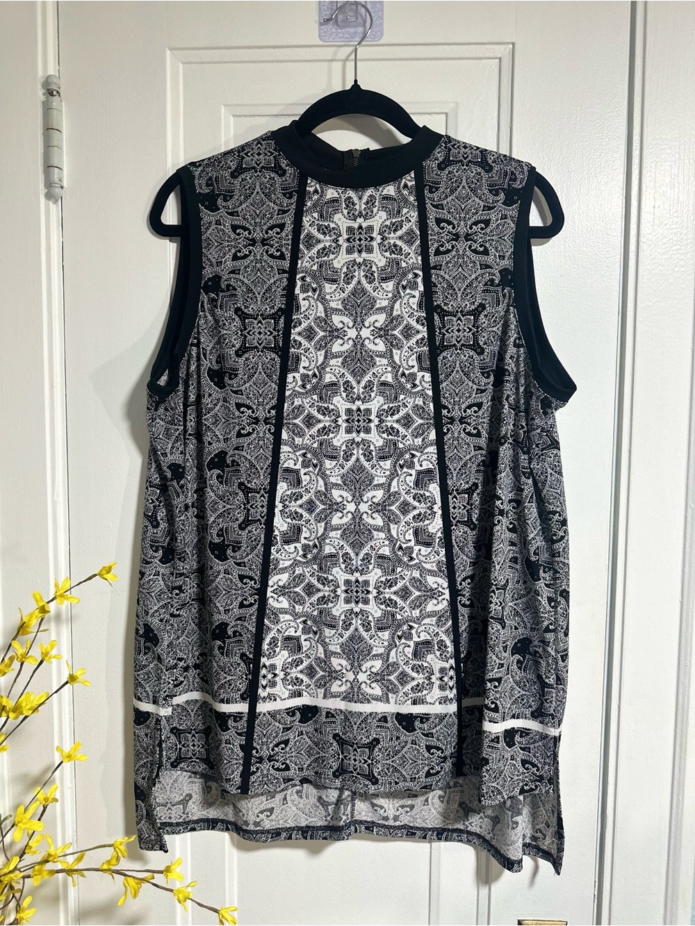 Cato Black & White Sleeveless Printed Mock-Neck Tank